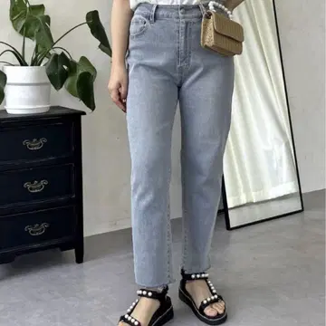 새상품 프로즈 베일 [MOMO] 스트레치 테이퍼드 데님