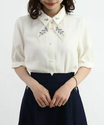 Fi.n.t 작은 꽃 자수 시어 태국 블라우스