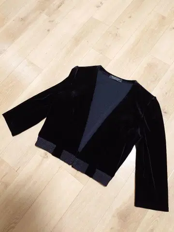 벨로아 느와르 VELOUR NOIR 폭시 NY 가디건 볼레로