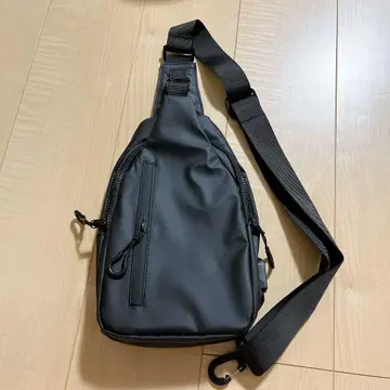 가슴 가방 숄더백 남성용 여성용 숄더 블랙