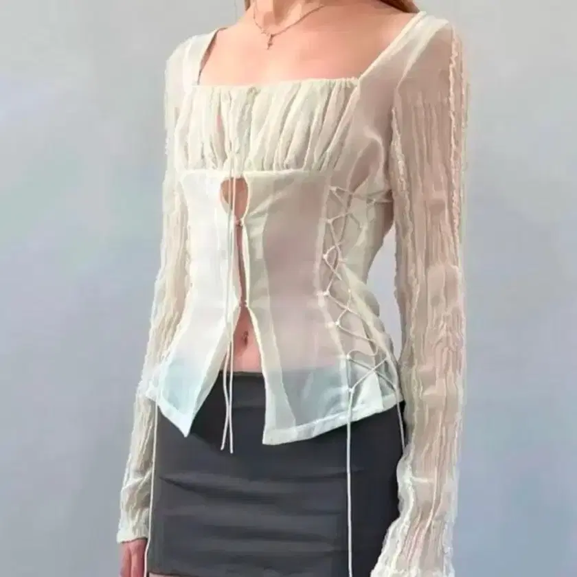 Graphic open back slit top (Ivory) - bonnae