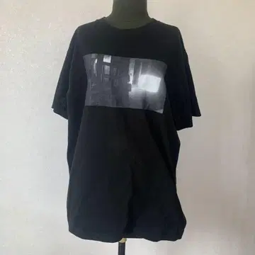 하토바츠구 티셔츠 눈부신