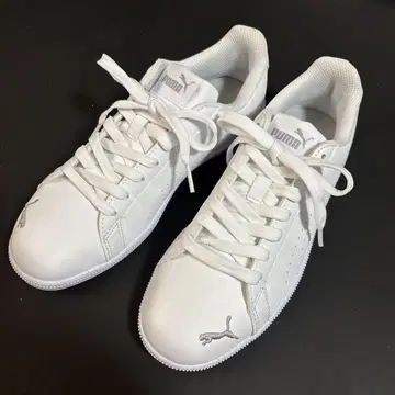 푸마 스니커즈 화이트 새상품급 23.5cm