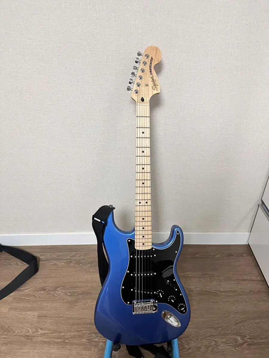Squier Affinity Stratocaster Lake Blue Electric Guitar