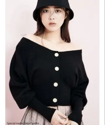 SNIDEL 블랙 오프숄더 니트