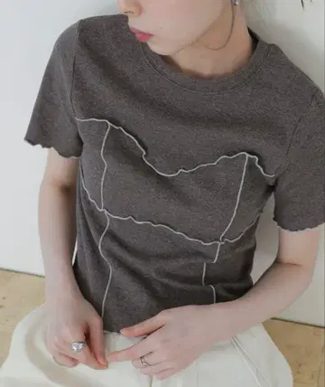 멜로 뷔스티에 라인 티셔츠