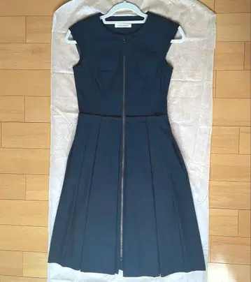 M-premier BLACK 프론트 지퍼 원피스