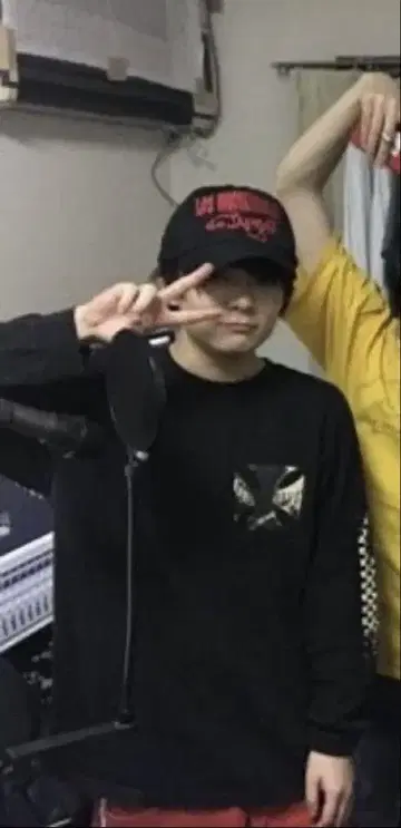 RHUDE 롱 T 마호트 착용