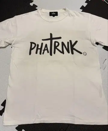 phatrnk 로고 티셔츠