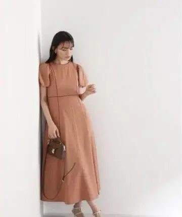 테라코타 퍼프 슬리브 원피스 내추럴 뷰티 베이직