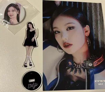 ITZY 예지 아크릴 스탠드 아크릴 스탠드 캔뱃지 플라이어