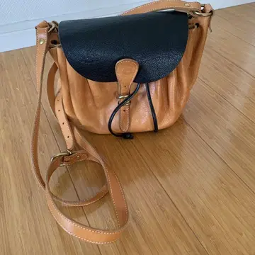 일비종떼, 바이컬러 숄더 복조리