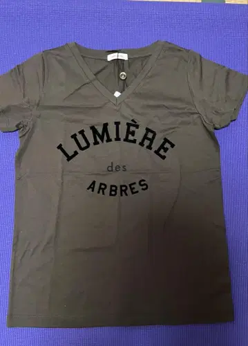 LOUNGEDRESS 로고 브이로고 티셔츠 올리브