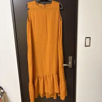 오렌지 슬리브리스 롱 원피스 프릴 밑단