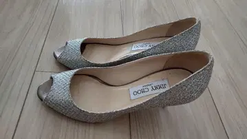 JIMMY CHOO 골드 오픈토 하이힐