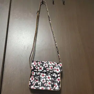 dr.martens 꽃무늬 숄더백