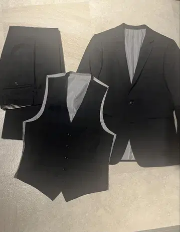 블랙 수트 세트 (자켓, 베스트, 팬츠)