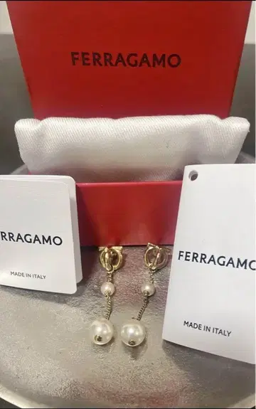 FERRAGAMO 펄 장식 귀걸이