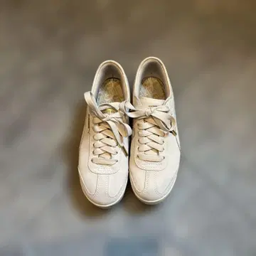Puma 화이트 스웨이드 스니커즈