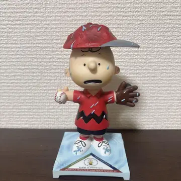 찰리 브라운 입상 야구