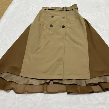 베이지 브라운 더블 버튼 플레어 스커트