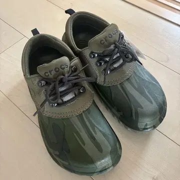 Crocs 올리브 그린 카모플라쥬 스니커즈 28cm