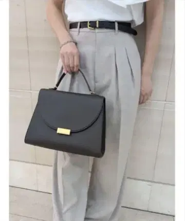 캔버스 숄더가 있는 메탈 백