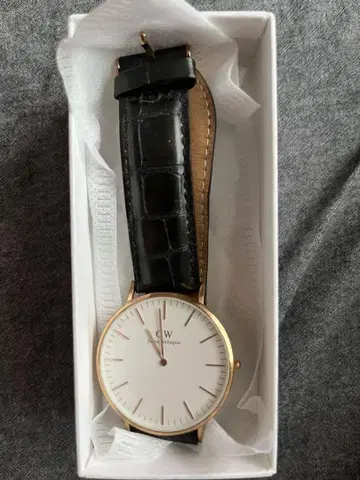Daniel Wellington 시계 화이트 다이얼 블랙 가죽