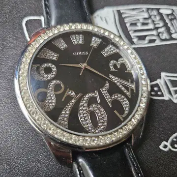 GUESS 블랙 손목시계 스톤 장식