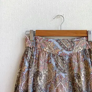 유나이티드 애로우즈 페이즐리 무늬 스커트 무릎 아래 기장