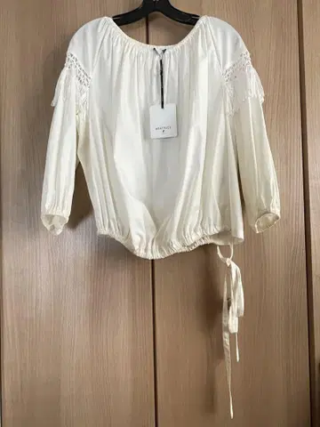 BEATRICE 오프숄더