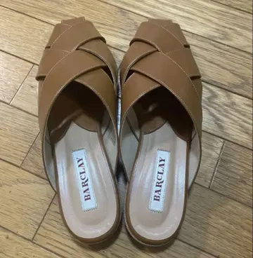 BARCLAY 브라운 컴포트 샌들