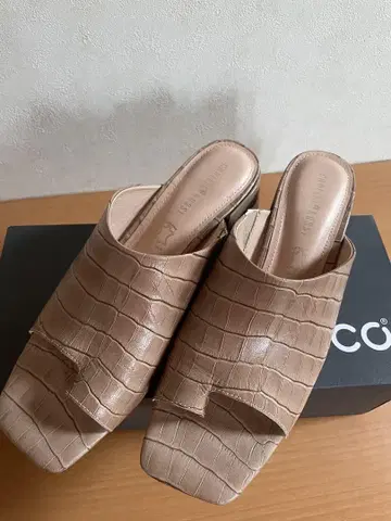 CAPELLl ROSSI 베이지 뮬 40