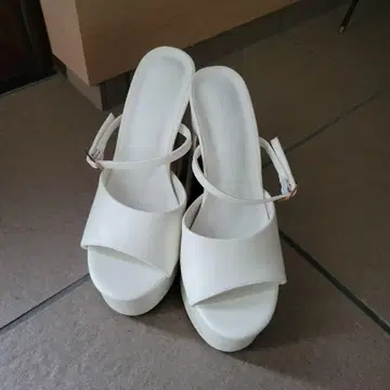 화이트 플랫폼 힐 샌들