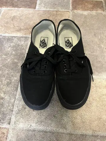 Vans Authentic 블랙 스니커즈 로우 컷