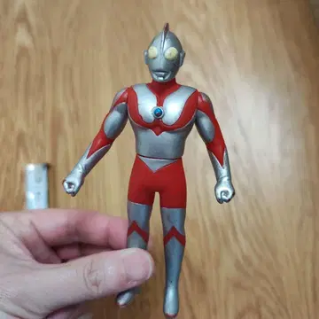 초레어 1990 초대 울트라맨 피규어 약 13cm 빨간색 은색