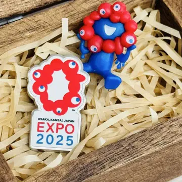 EXPO 2025 핀 배지와 작은 미쿠미쿠 세트