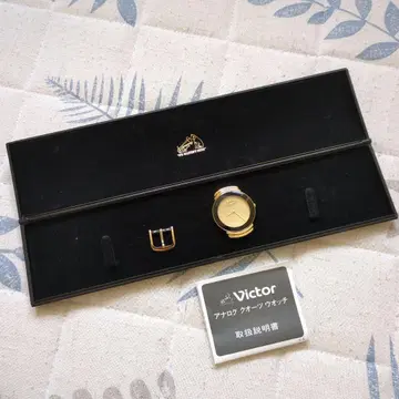 Victor 아날로그 시계 골드/블랙