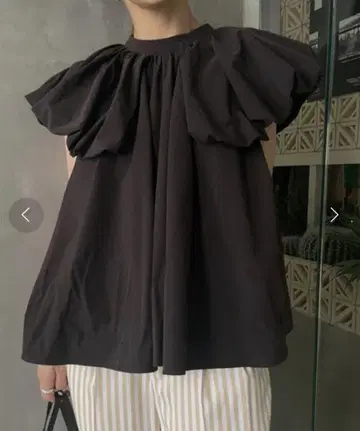 아메리 볼룬 숄더 블라우스