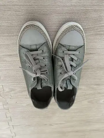 핏핏 스니커즈