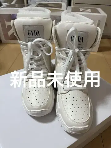 GYDA 화이트 하이컷 스니커즈 M 사이즈