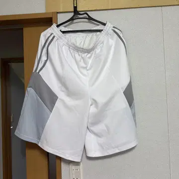 Whinny 하프 팬츠