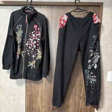 일본풍 패턴 맨투맨 벚꽃 만발