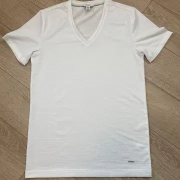 캘빈클라인 티셔츠(화이트 컬러)