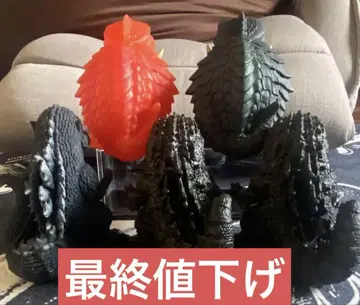 고질라, 가메라, 진좌수