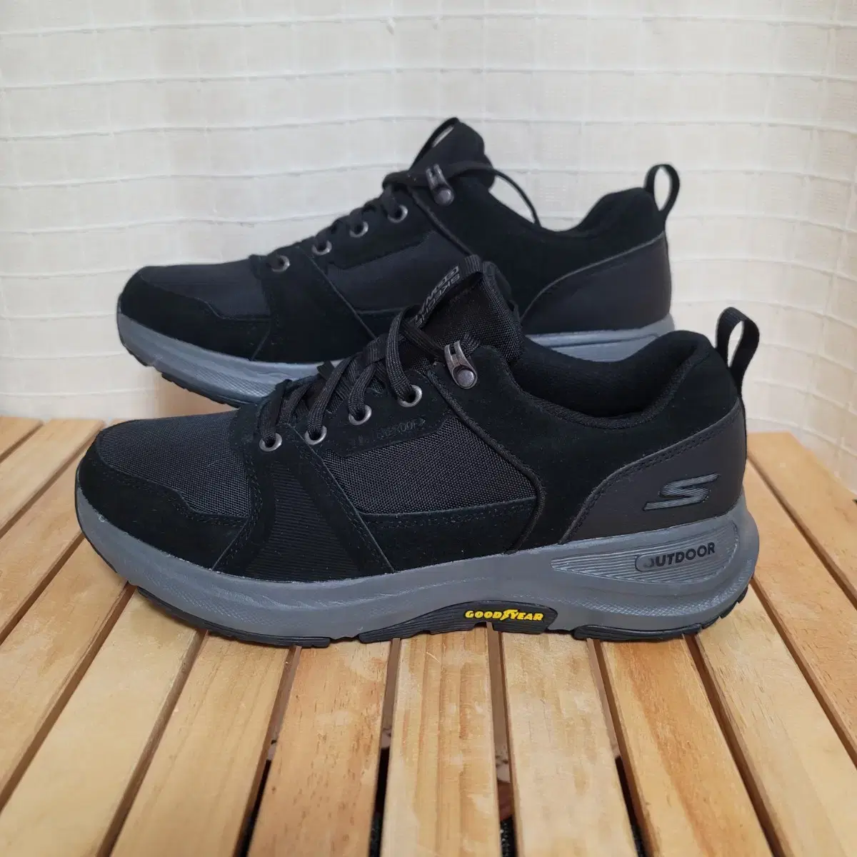 Skechers GOwalk Outdoor Sneakers 260
