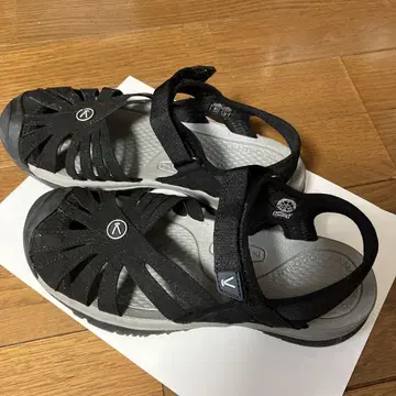KEEN 블랙 스포츠 샌들