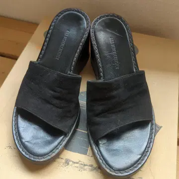 안두무르메스테르 샌들