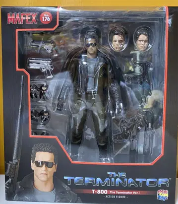 MAFEX T-800 (The Terminator Ver.) 피규어