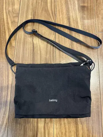 bellroy 블랙 숄더백 사코슈